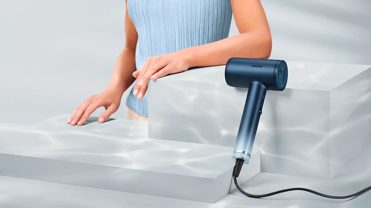 Philips sušilnik za lase s tehnologijo Aqua SenseIQ BHD956/10